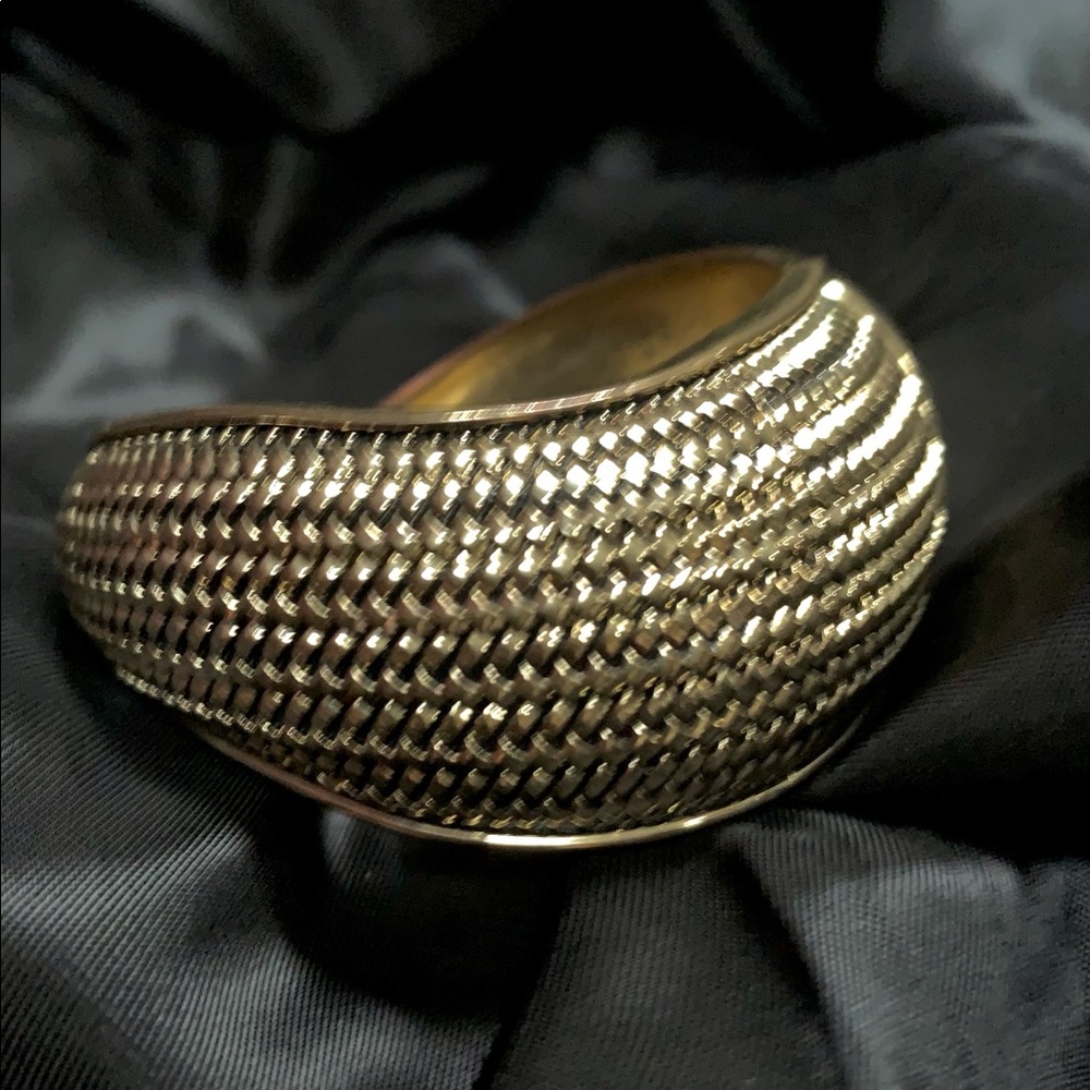 Hinged Mesh Gold Asymmetrical Bangle